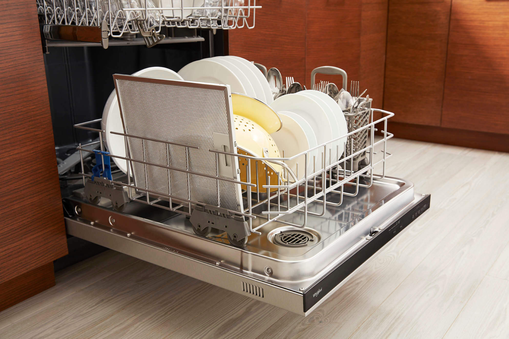 Dishwasher перевод. Бренды посудомоек. Марки посудомой Whirlpool. Самые популярные бренды посудомоек. Delonghi narrow Semi integral Dishwasher WMD-24hi - Warranty by Newpan.