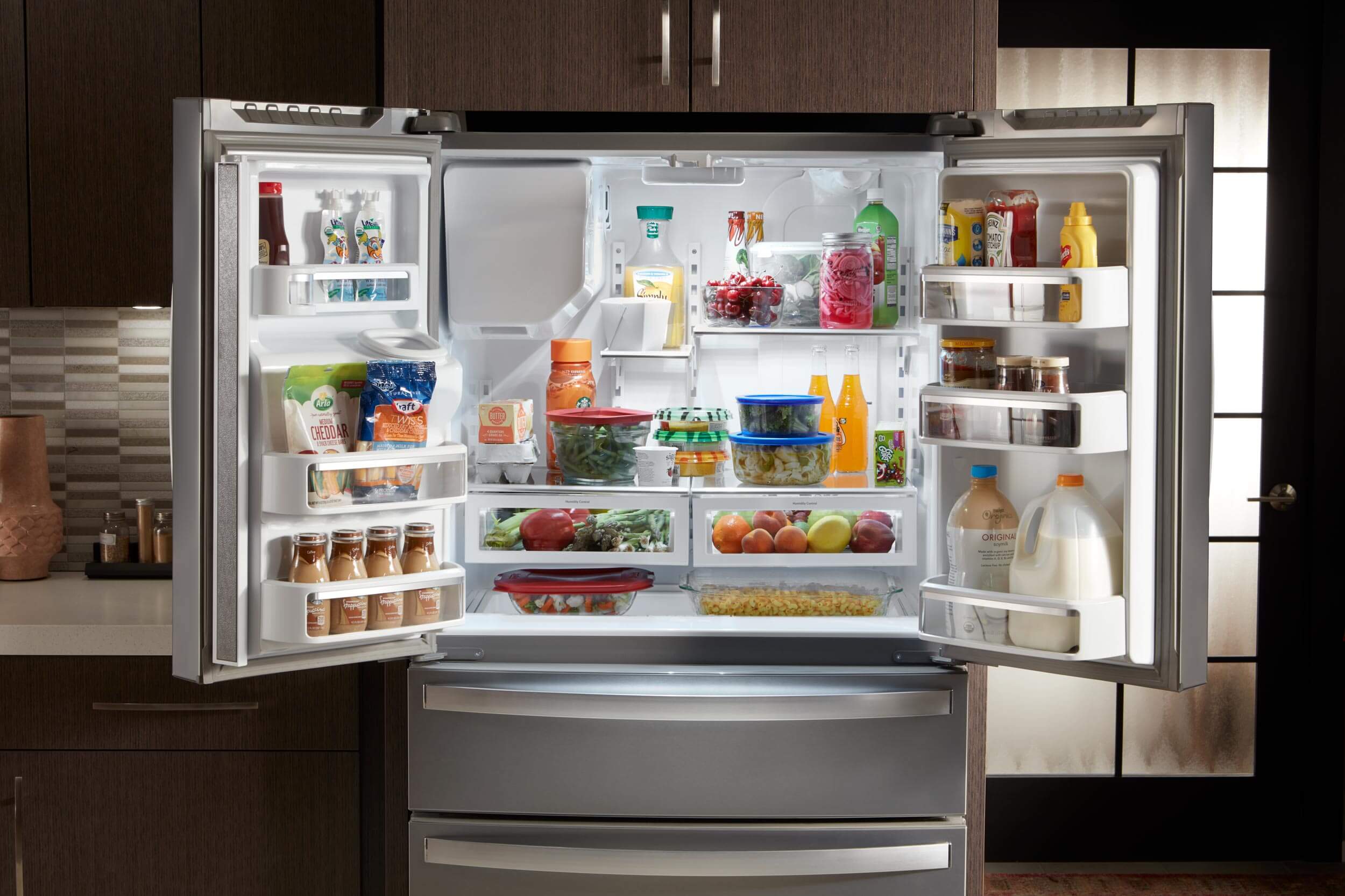 Какой холодильник лучше купить в 2024. Встроенный холодильник. Выбор холодильника. Холодильник Whirlpool. Холодильник плюсовой.